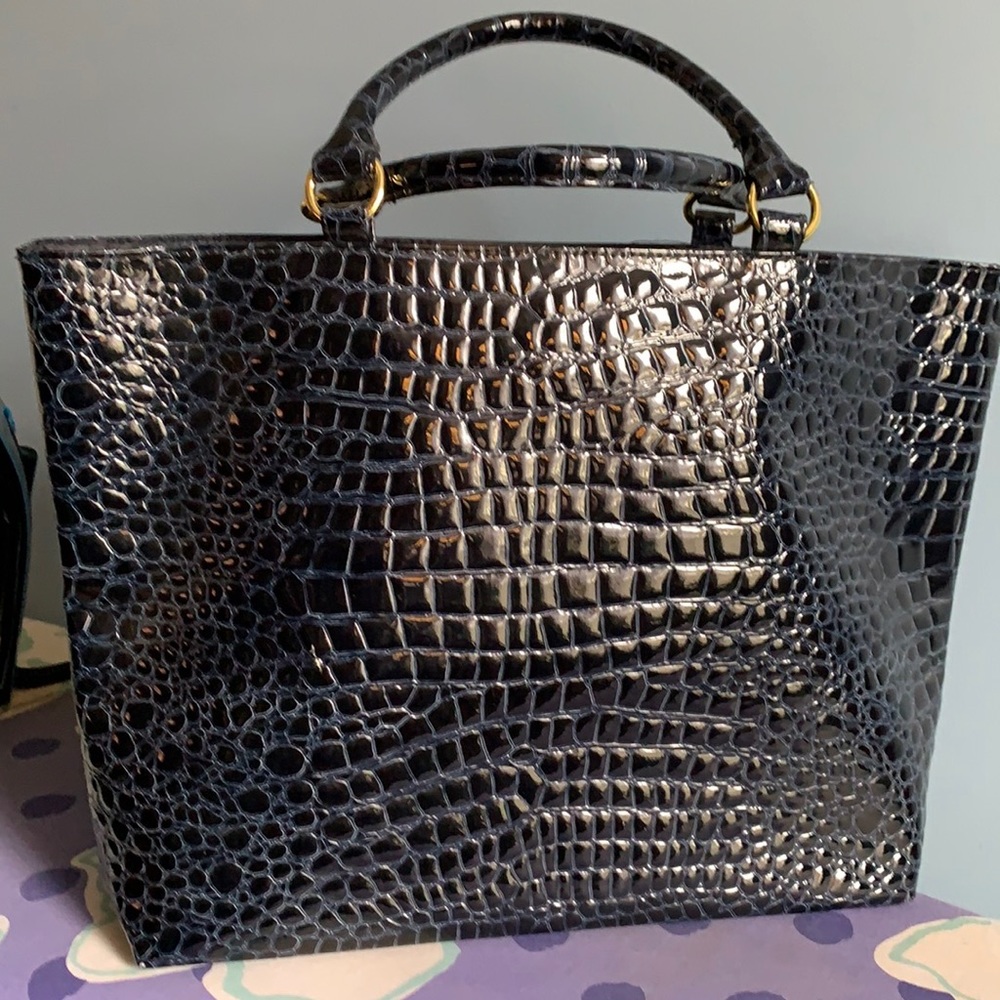 No brand tote